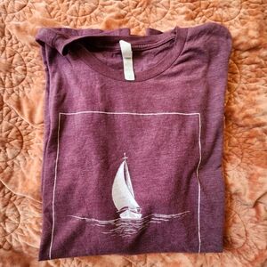 Heathered Burgundy Graphic T-Shirt with Sailboat Design